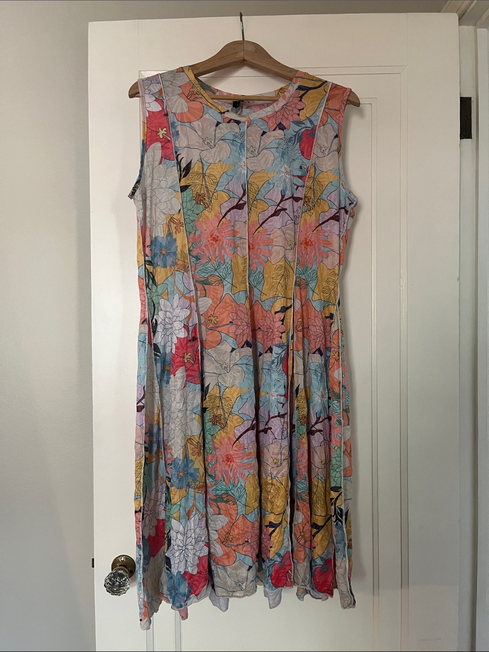 Sleeveless Floral Midi Dress in Multicolor Pastel
